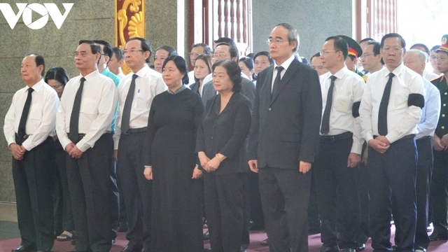 Nhiều đoàn lãnh đạo, nguyên lãnh đạo viếng nguyên Bộ trưởng GD-ĐT Trần Hồng Quân