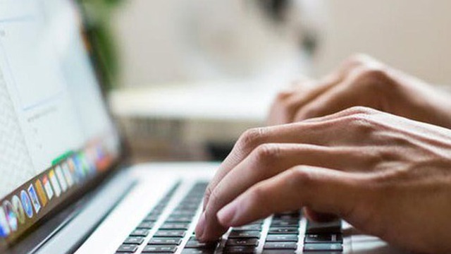 Cách giúp giảm đau tay khi làm việc trên máy tính thời gian dài