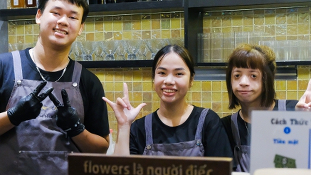 Quán cà phê với những nhân viên đặc biệt, khách đến gọi đồ uống bằng tay