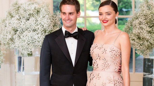 Miranda Kerr mang thai con thứ 3 cho tỷ phú kém 7 tuổi