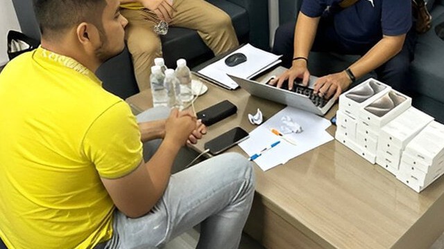 Bắt giữ kẻ buôn lậu 22 điện thoại iPhone 15 Pro Max từ Singapore về Việt Nam