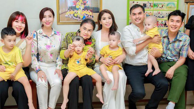 Lý Hương, Đoan Trường và nhóm thiện nguyện "Trái tim hồng" trao quà trung thu cho trẻ em mồ côi