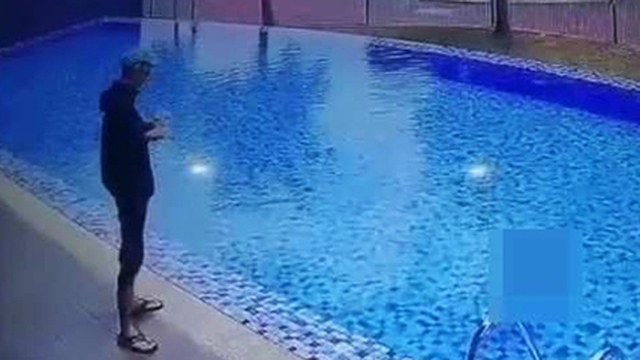 Bé gái 4 tuổi chết đuối trong bể bơi, người anh con mẹ kế thản nhiên đứng nhìn