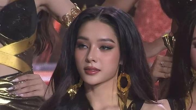 'Á hậu dao kéo' kiêm diễn viên hài là ai?