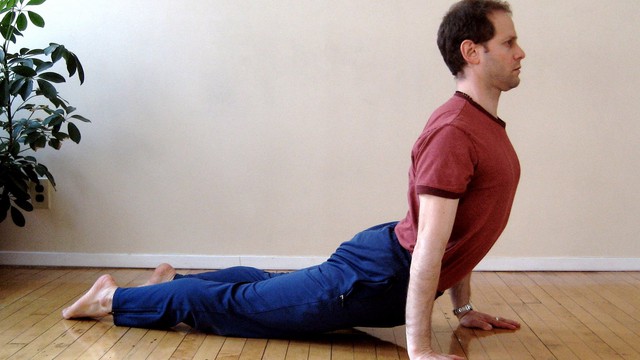 5 bài tập yoga đơn giản giúp giảm béo bụng cho nam giới