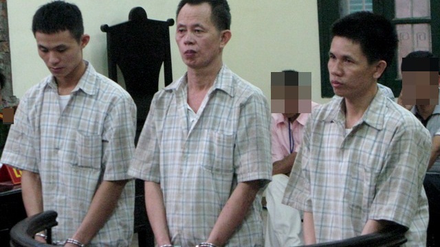 Bắn và chém công an, 3 bố con “đưa nhau” vào tù