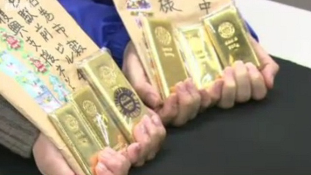 Bưu kiện bí ẩn chứa vàng thỏi liên tiếp xuất hiện ở Nhật