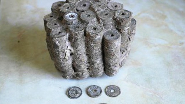 Mua cát xây nhà, phát hiện 4,5 kg tiền cổ