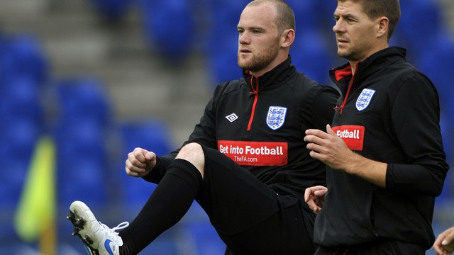 TIN VẮN SÁNG 24/2: Rooney trong cuộc chiến ngầm với Gerrard