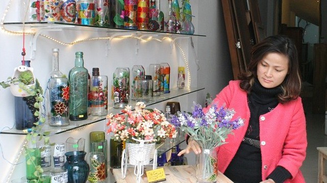 Ngắm những bình hoa tuyệt đẹp làm từ chai lọ cũ