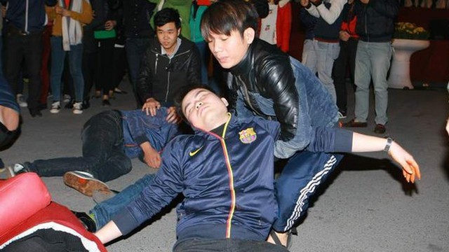“Mọi người cứu bạn tôi với, bạn tôi chết mất”