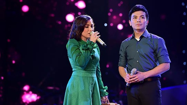 Mạnh Quỳnh hát tặng vợ trước hàng nghìn khán giả