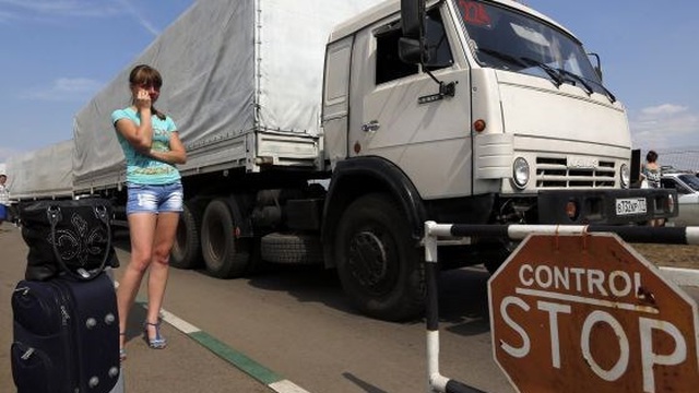 Nga "cấm cửa" các loại xe tải mang biển số Ukraine để trả đũa