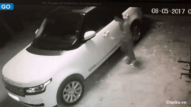 Chỉ cần 20 giây, tên trộm đã "thổi bay" cặp gương xe đắt tiền Range Rover