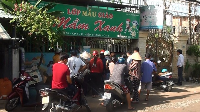 Hai bảo mẫu vụ đánh trẻ bằng dao trình diện công an