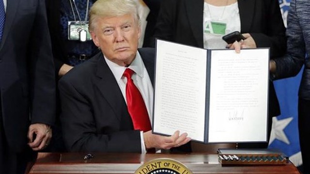 Sắc lệnh cấm nhập cư của Tổng thống Mỹ được tòa án “bật đèn xanh”