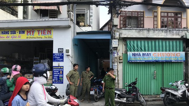 Hai vợ chồng cùng con tử vong trong tư thế treo cổ