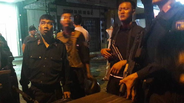 [NÓNG] Đã bắt đối tượng ôm lựu đạn cố thủ trong nhà tại Nghệ An