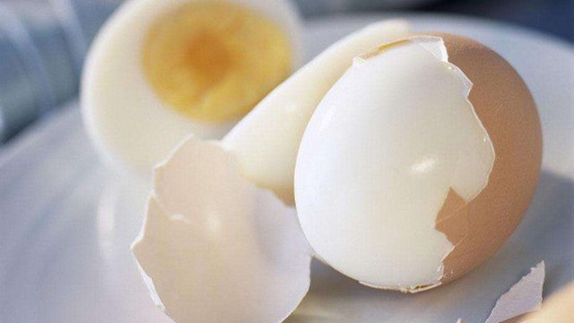 Luộc trứng theo cách này thì trăm quả như một, vỏ không bao giờ bị nứt hay vỡ mà vẫn giữ được đủ dưỡng chất