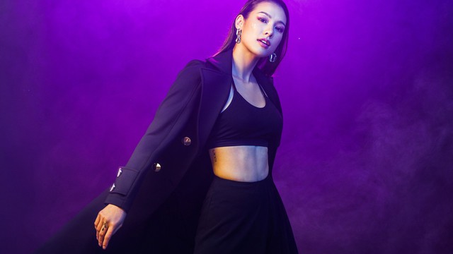 Trò cưng của Hồ Ngọc Hà tự tin khoe vòng eo quyến rũ