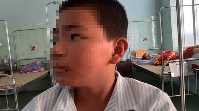 Học sinh bị phạt 231 cái tát, hiệu trưởng xin báo chí không lên tiếng vì trường "sắp được chuẩn Quốc gia"