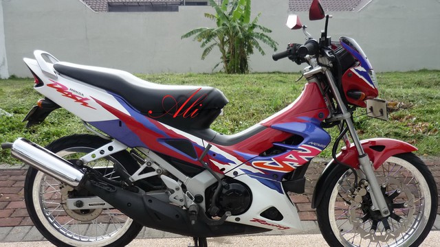 Chẳng "sang chảnh" như Honda SH nhưng những chiếc xe này vẫn có giá cao gấp nhiều lần