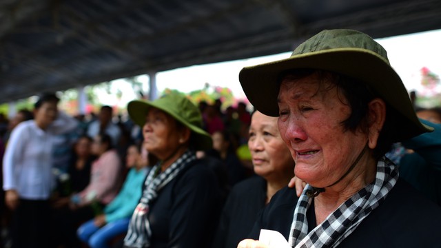 CHÙM ẢNH: Hoa và nước mắt trong ngày tiễn đưa cố Thủ tướng Phan Văn Khải về với đất mẹ