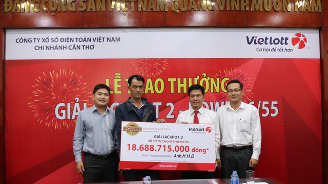 Anh công nhân mua vé số Vietlott trên đường đi làm về, bất ngờ trúng hơn 18 tỷ