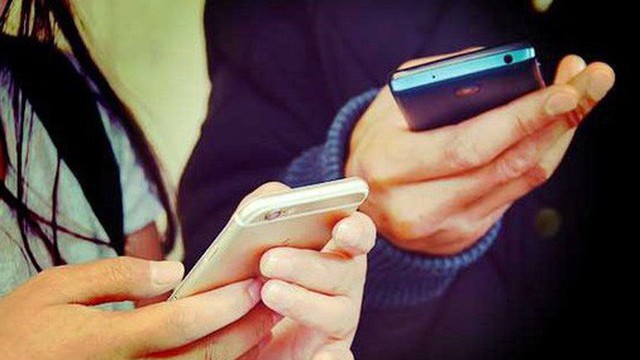 Tác hại đáng sợ khi dùng smartphone quá nhiều: Cô đơn hơn, lo lắng hơn, và hiệu ứng như nghiện ma túy