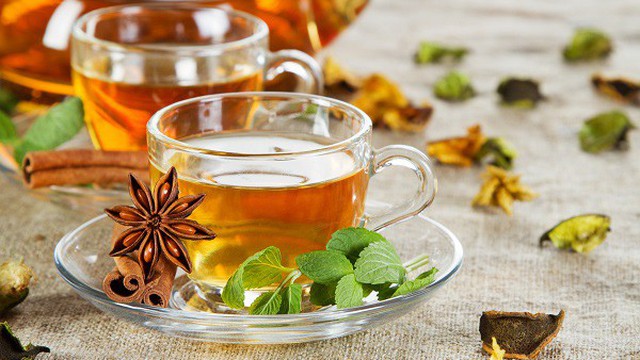 Nên dùng nước uống nào khi thức đêm?