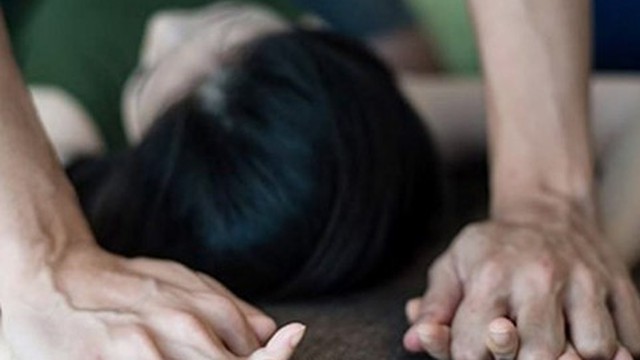 Cô gái 21 tuổi bị 'yêu râu xanh' bóp cổ, khống chế đòi cưỡng hiếp tại nhà