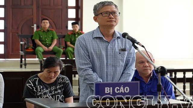 Đinh Mạnh Thắng bất ngờ bật khóc tại tòa khi nhắc đến người cha quá cố