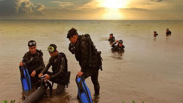Báo Trung Quốc: Đặc công hải quân Việt Nam thật đáng gờm, từng đánh chìm cả tàu sân bay Mỹ