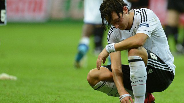 2 ngày sau tâm thư từ giã ĐT Đức, bạn thời thơ ấu tiết lộ điều đau khổ nhất của Mesut Ozil