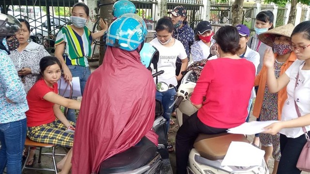 Hàng trăm giáo viên ở Hà Nội có nguy cơ mất việc: Bốc vác, làm thuê để nuôi nghề giáo