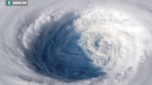 Hình ảnh mắt bão khổng lồ của siêu bão do Việt Nam đặt tên - nhìn từ Trạm Vũ trụ Quốc tế