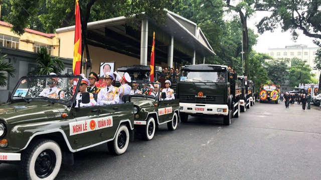 Loại xe hoàn toàn mới xuất hiện trong đoàn xe chở linh cữu Chủ tịch nước Trần Đại Quang
