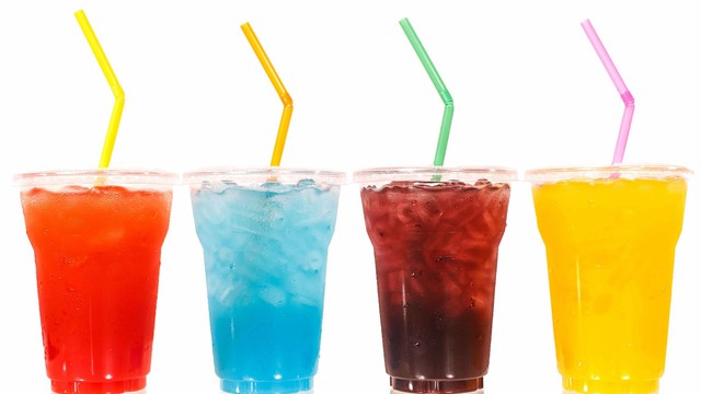 Sự thật về những chai nước ngọt đóng chai nhiều phụ huynh vẫn "dễ dãi" mua cho con