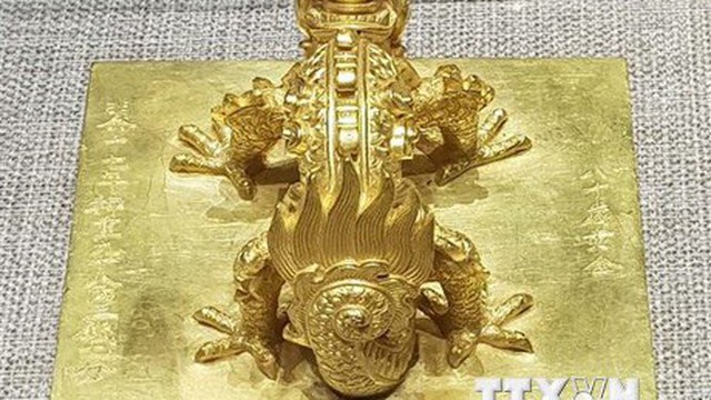 Triển lãm hình tượng rồng-phượng trên bảo vật triều Nguyễn