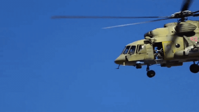 Mang rocket và bay cực thấp, trực thăng Nga thách thức mọi âm mưu phá hoại lệnh ngừng bắn