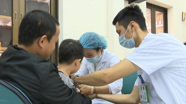 Hàng loạt trẻ nhiễm sán lợn ở Bắc Ninh: Thêm nhiều cán bộ bị đình chỉ