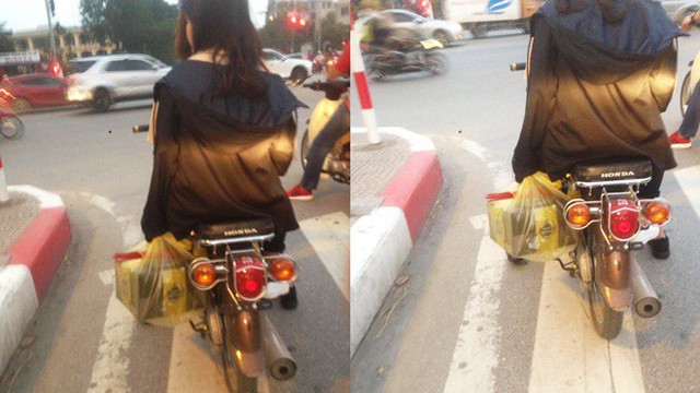Đăng bức ảnh 2 cô gái cầm túi bánh kem cùng thẻ hương, người chụp cảnh báo: 'Này đừng cười'