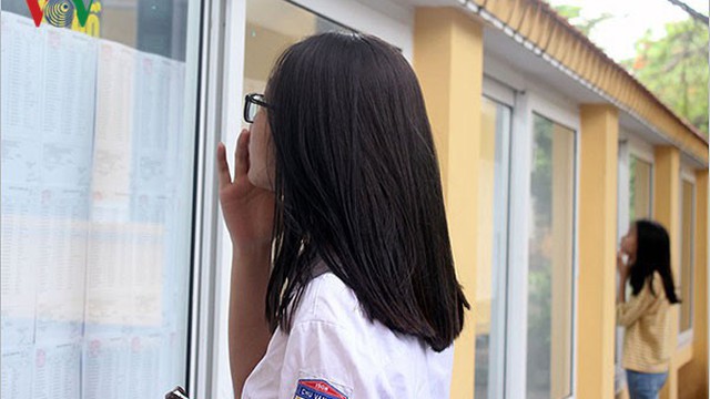Điểm chuẩn, phổ điểm vào lớp 10 công lập Hà Nội năm nay như thế nào?