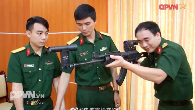 Báo Trung Quốc quan tâm "mắt thần" trên súng trường Galil ACE Việt Nam