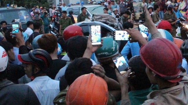 Tai nạn nghiêm trọng, cả trăm người đua nhau phát live Facebook