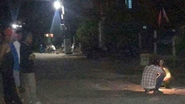 Cãi nhau trong bữa cơm, cha già đâm con trai chết tại chỗ