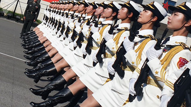 7 ngày qua ảnh: Nữ binh sĩ Trung Quốc tập duyệt binh mừng ngày Quốc khánh
