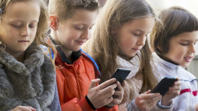9 tác hại nghiêm trọng của smartphone đối với trẻ em mà cha mẹ ít ngờ tới