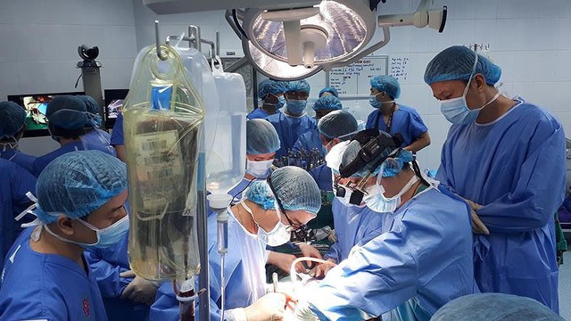 Hành trình xuyên Việt của trái tim thanh niên 27 tuổi hiến tặng 'người dưng'