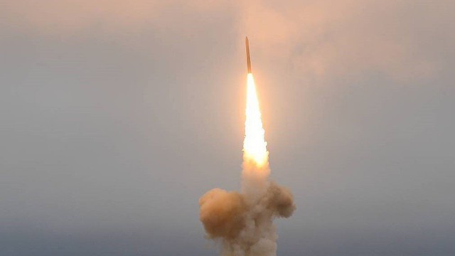 Nga khai hỏa siêu tên lửa đạn đạo Topol
